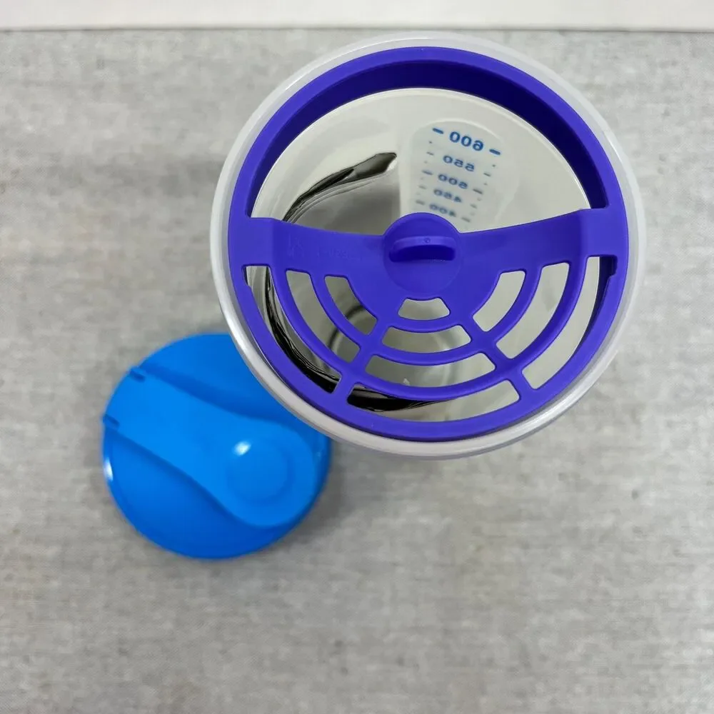 Tupperware 20 oz Quick Shake with Flip Top Lid and Insert Blue NEW